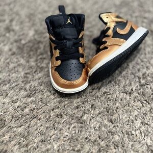 Jordan Kids Black and Gold Sneakers